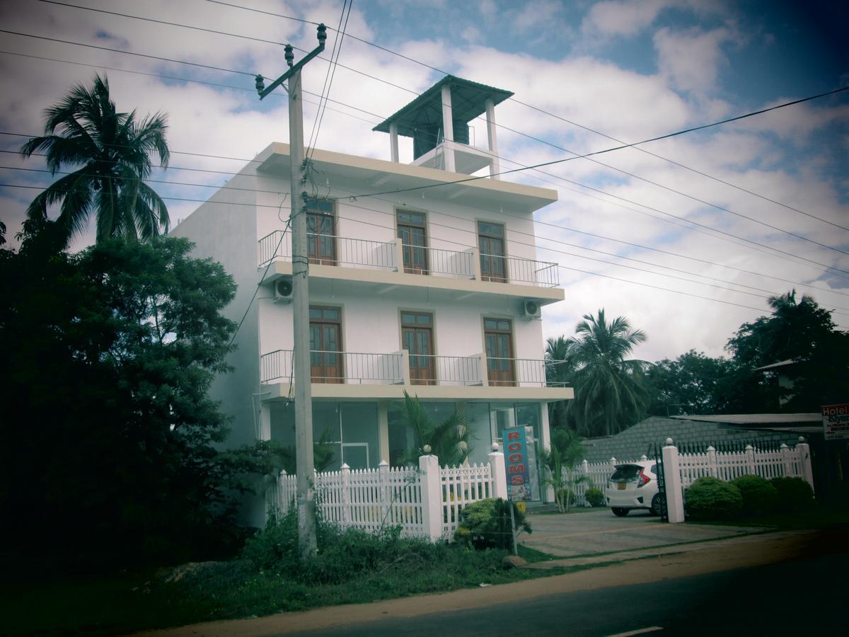 Hotel Kiyara Dambulla Exterior photo