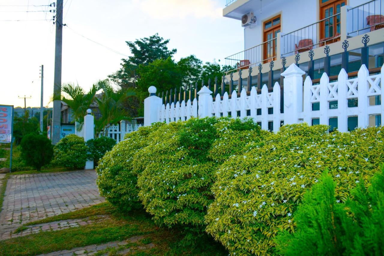 Hotel Kiyara Dambulla Exterior photo