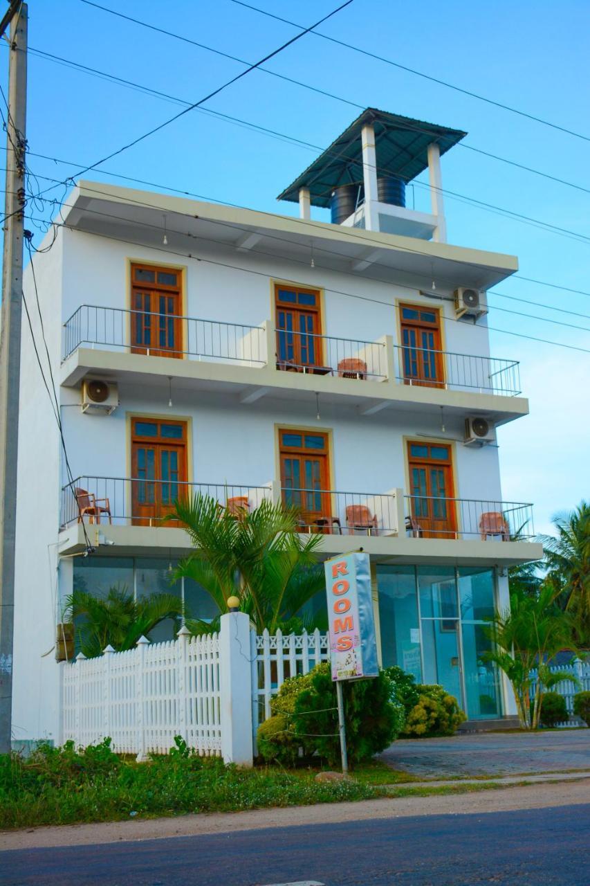 Hotel Kiyara Dambulla Exterior photo